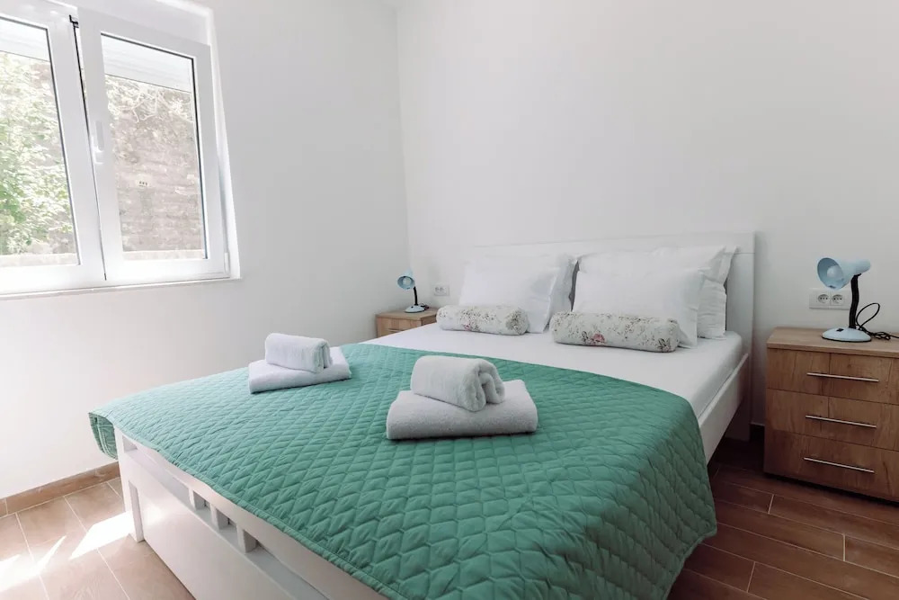 Waterfront Apartment Petrovina