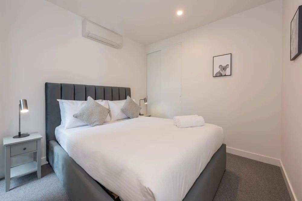 Modern 1 Bedroom Apartment in Brunswick East Near CBD