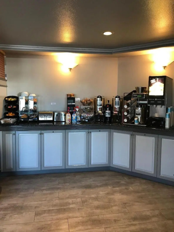 Edgewater Inn and Suites, an Ascend Collection Hotel