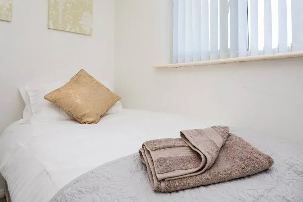 Fabulous 3-bed House, Close to Station