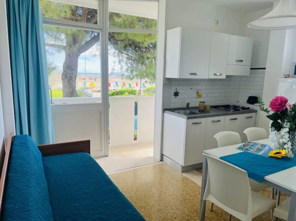 Cozy Apartment Facing the sea