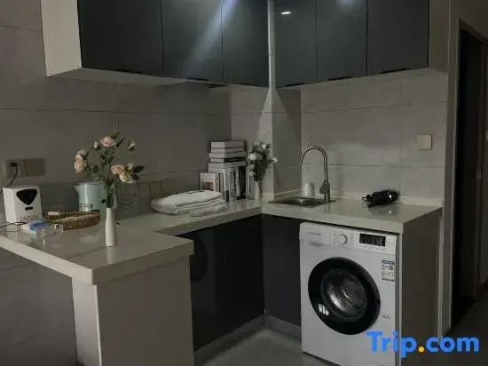 Sanqiuju Homestay (Zhangba North Road Subway Station)