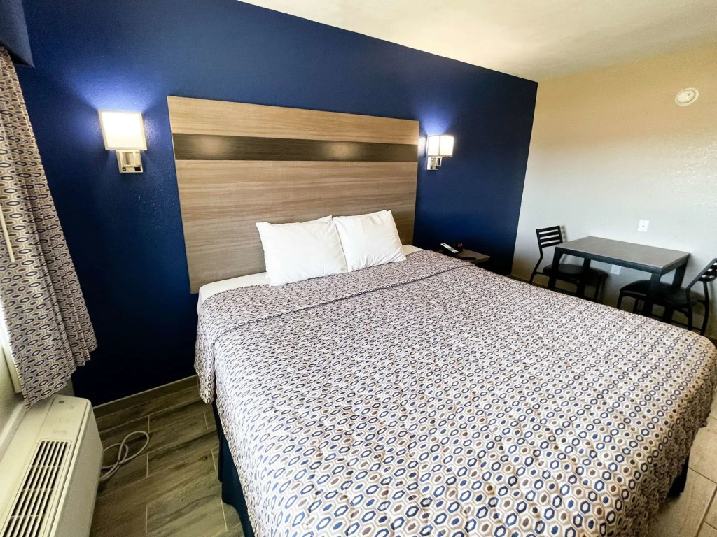 Blue Wave Inn