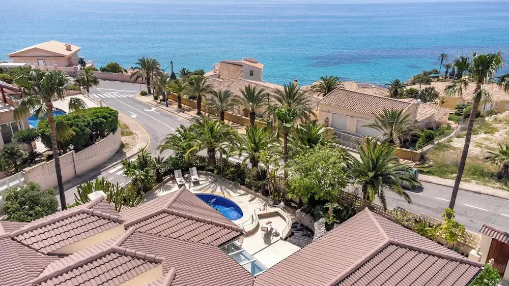 4bed Villa Sleeps 8- Pool, Garden, Bbq, Near Beach