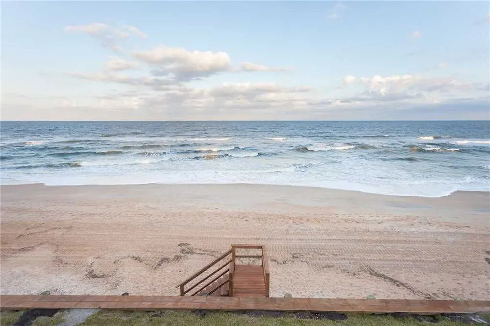 Napping Turtle, 3 Bedrooms, Ocean Front, Sleeps 9, Wireless Internet
