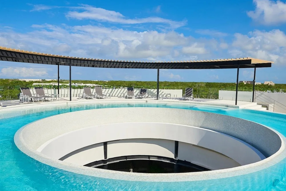 Modern Chic Studio With Panoramic Rooftop Pool, PANORAMIC A 201- By Salt-Kisses