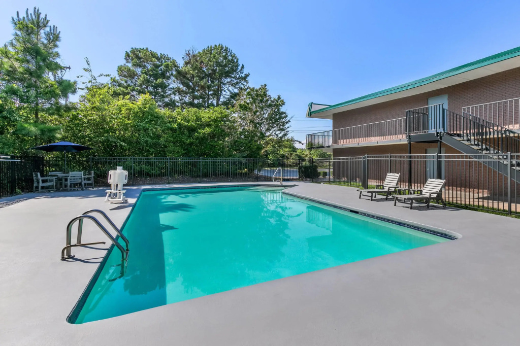 Days Inn by Wyndham Seneca-Clemson