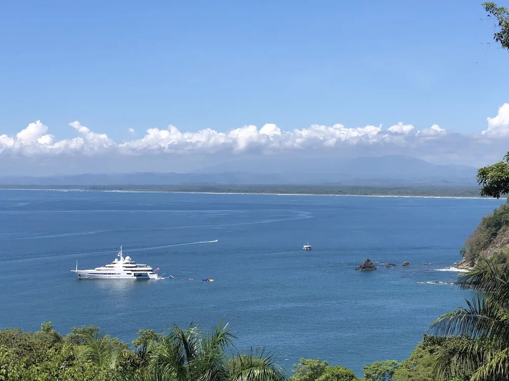 Vista Ocean Suites