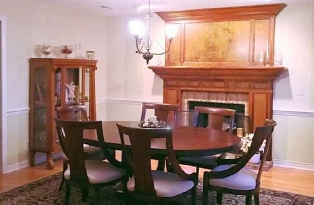 Tudor Oaks Inn