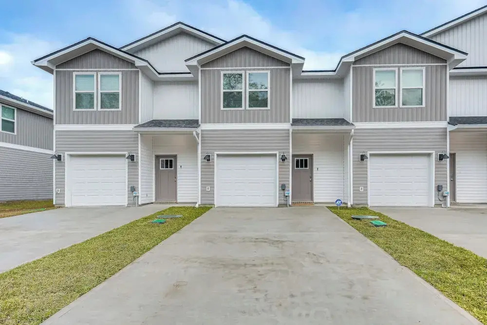 8 Mi to Dtwn Pensacola: Modern Escape w/ Patio!