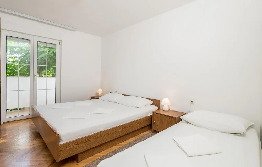 Stunning Home in Barbat-rab With Wifi and 2 Bedrooms