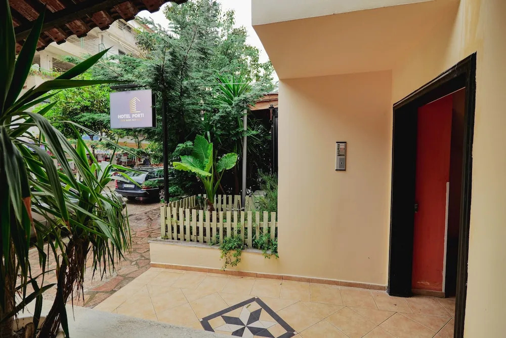 Hotel Porti
