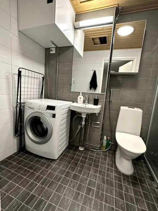 Quality Apt in the City Center For 5 - BRAND NEW