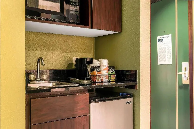 Holiday Inn Exp Reg Hosp And Med Ctr