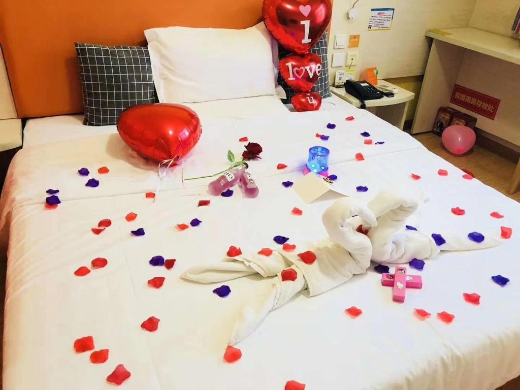 7-day Youpin Hotel (Beijing langxinzhuang metro station store)