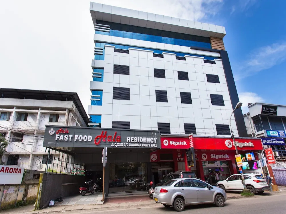 OYO 15974 Hala Residency