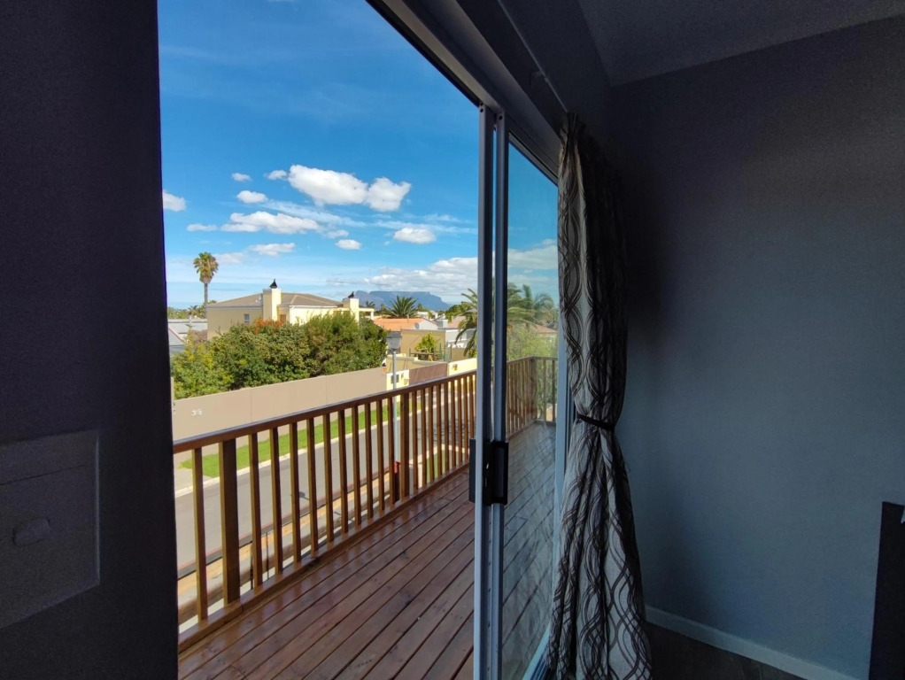 Lovely 2 Bedroom Condo with Balcony And a View!