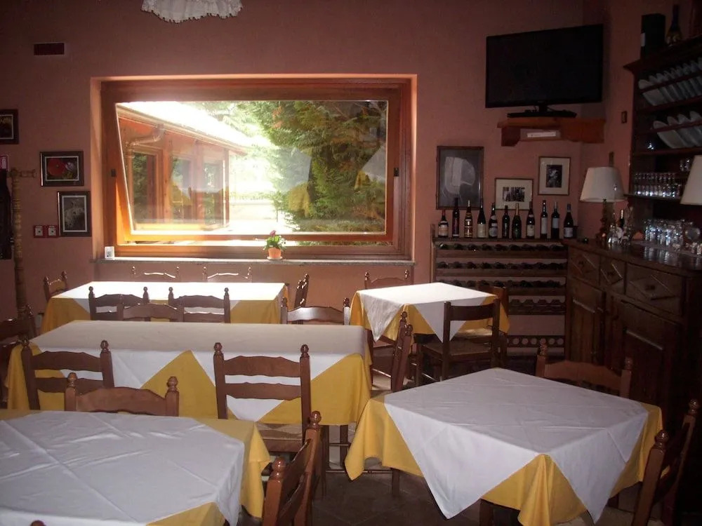 Fell Hotel