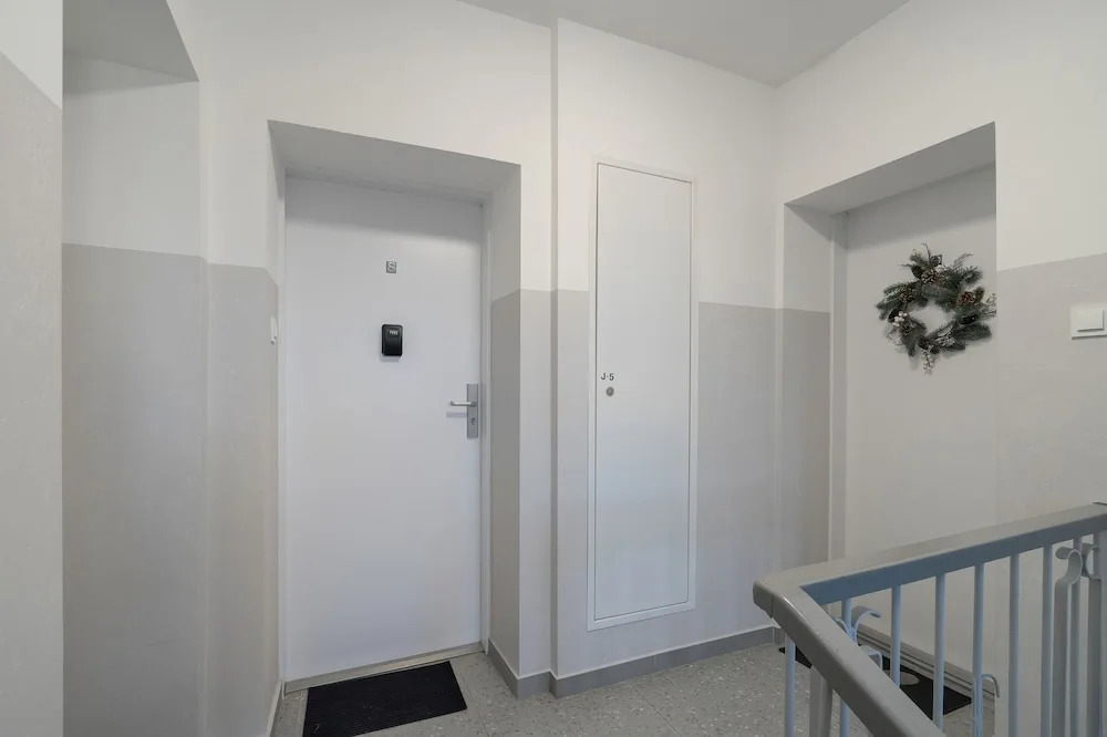 Studio With Outdoor Parking by Renters