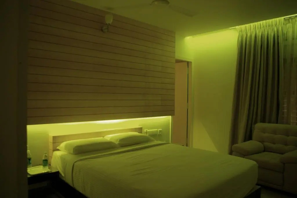 Roseline Suites - A Business Hotel