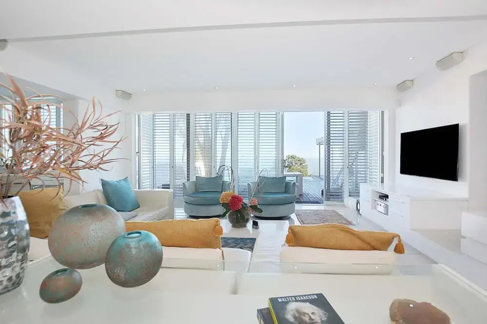 Villa Bleu Blanc in Camps Bay With Pool and Views