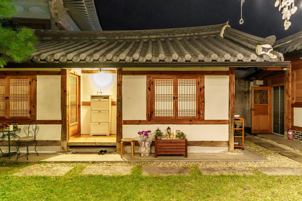 Jeonju Hanok Maeul Sarang Namu Hanok Pension