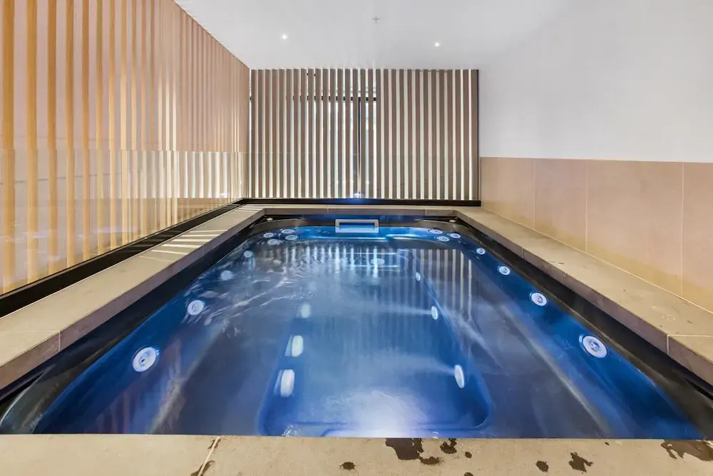 Stay Near Botanic Garden With Gym, Sauna & Parking