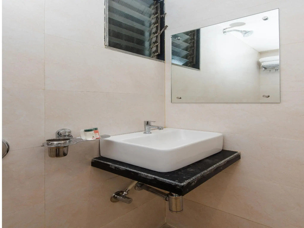 OYO 12257 Hotel Sai Suites