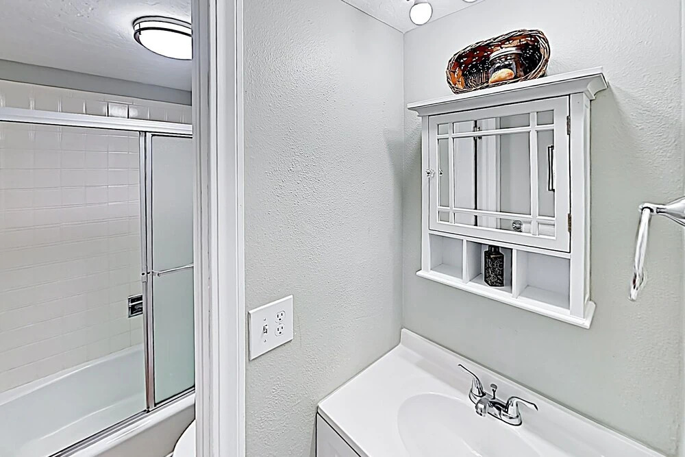 933scdue 3 Bedroom Condo