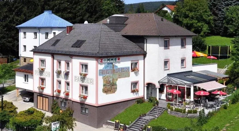 Pension Parzer Pressbaum bei Wien