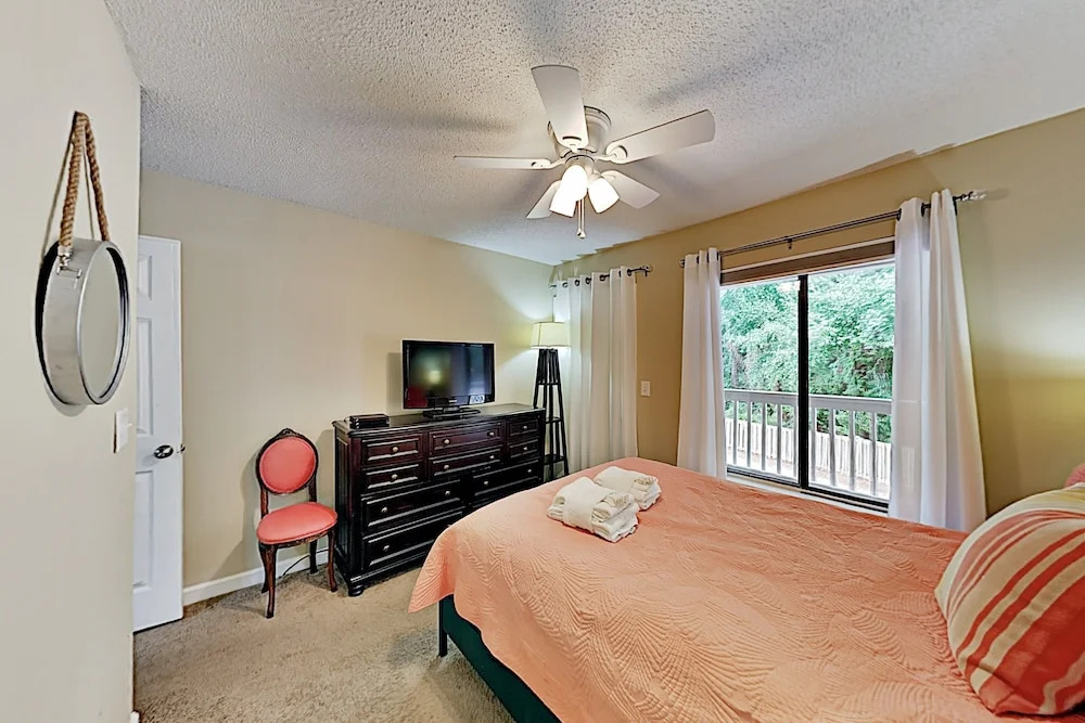 New Listing! Carol's Heaven 2br 2 Bedroom Condo