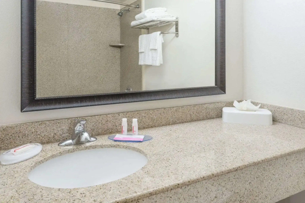 Holiday Inn Express Hotel and Suites Jenks by IHG