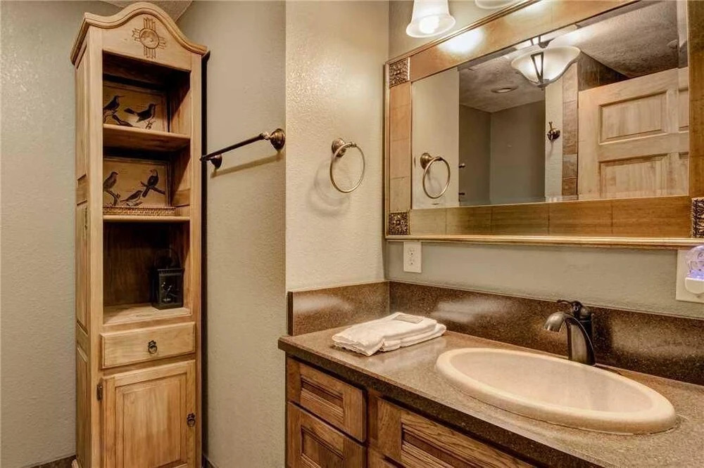 A Stones Thoreau - Two Bedroom Cabin with Hot Tub