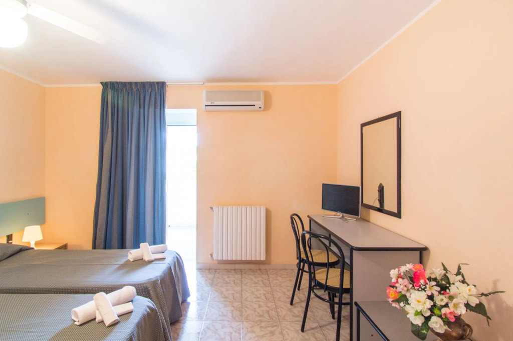 Racar Hotel