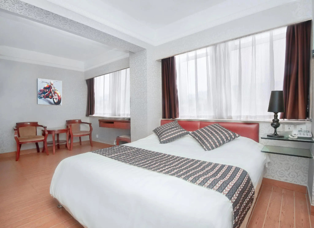 Holiday Hotel