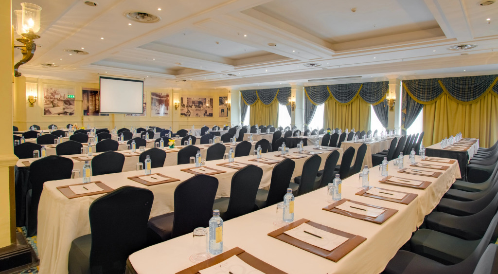 Отель The Sarova Stanley