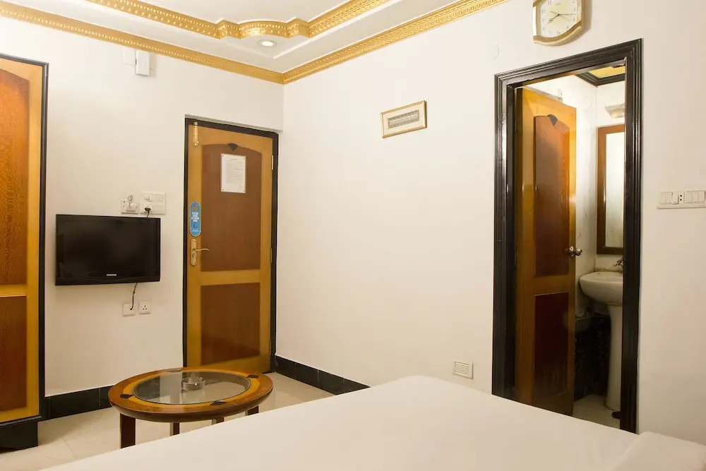 Hotel White House