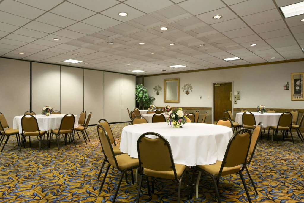 Days Inn by Wyndham Sidney OH