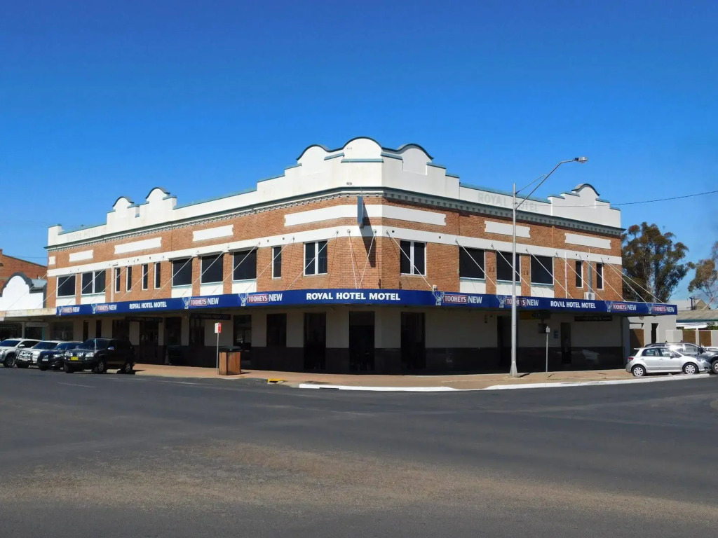 Royal Hotel-Motel