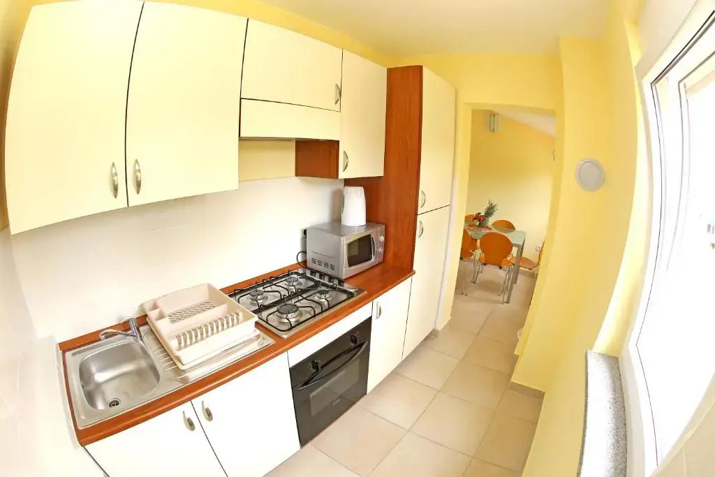 SOLARIS Modern & Comfortable Apartments with Free Private Parking