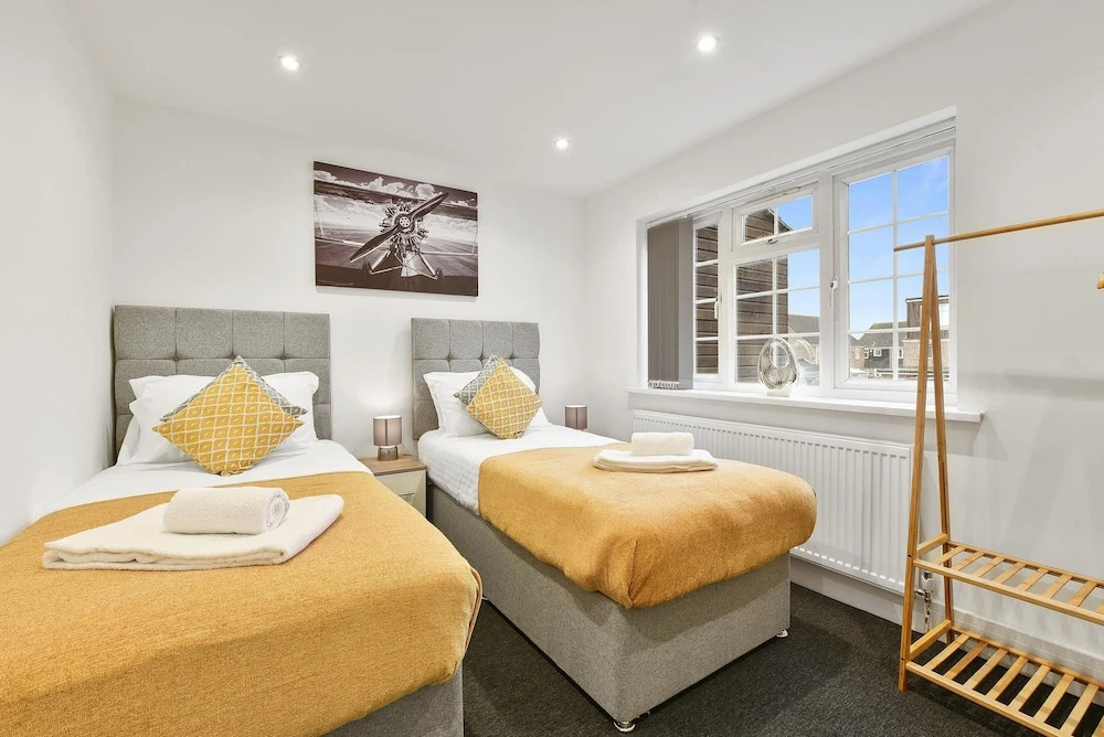 Rochfords Serviced House with 5 Bedrooms