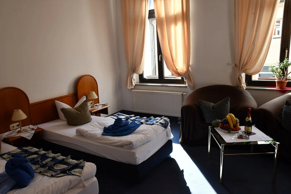 Hotel Mauritius - Im Herzen von Crimmitschau - Frühstück buchbar - Fahrradbox
