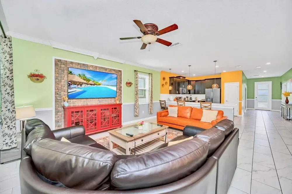 9BR Family Home With Pool Hot tub and BBQ