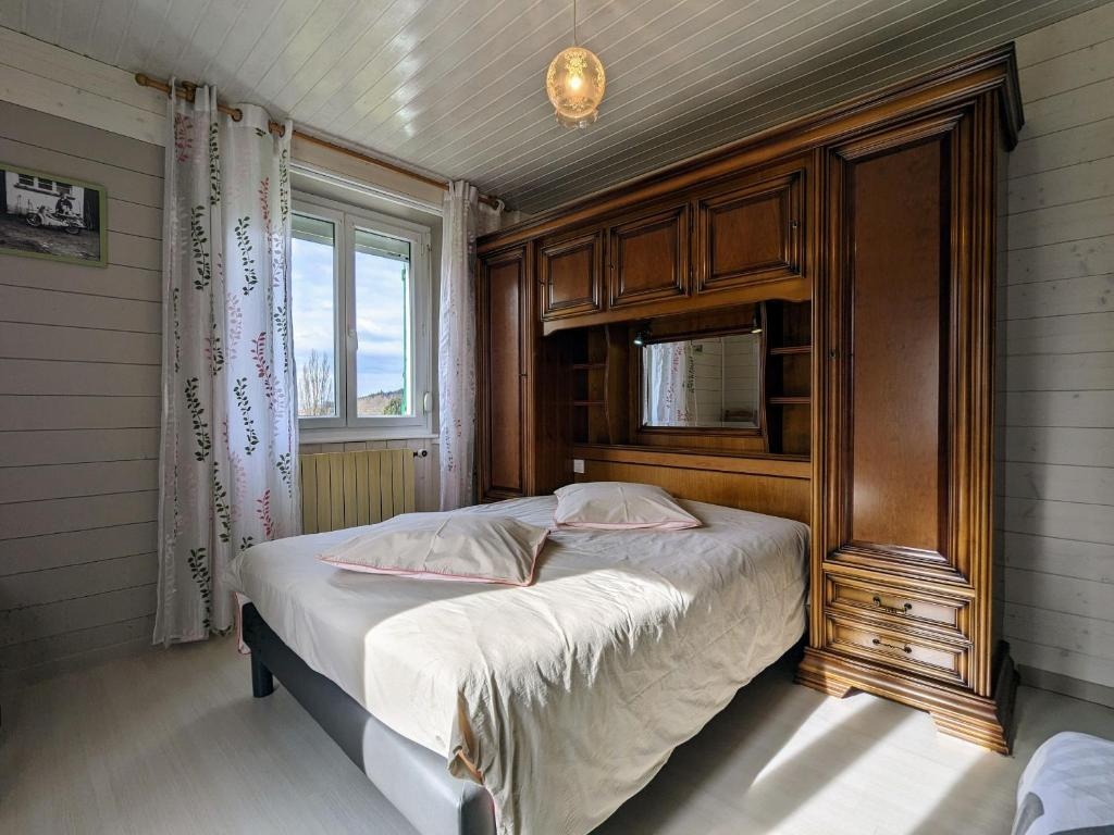 Gîte spacieux en ancienne ferme rénovée, idéal pour familles et amis - proche randos et sites touristiques - FR-1-589-6
