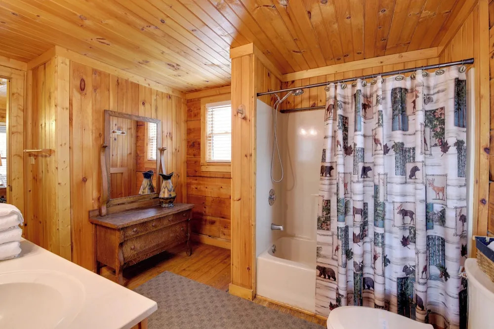 Smoky Mountains Cabin w/ Hot Tub, Deck & Views!