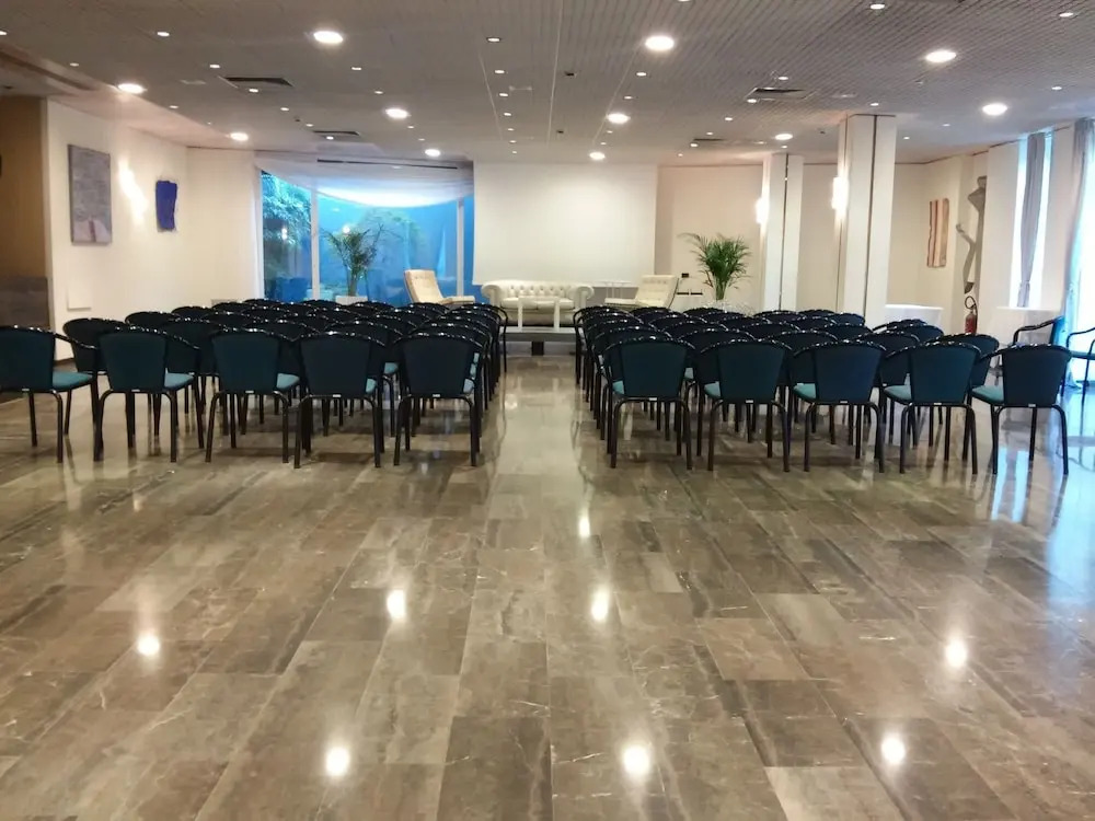 Отель B&B HOTEL Fabriano Janus