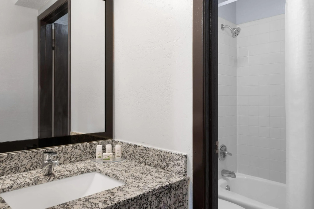 Ramada by Wyndham Cedar Rapids South