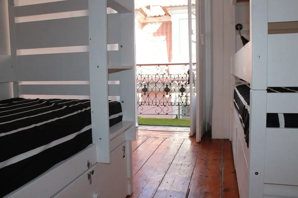Surf in Chiado Hostel