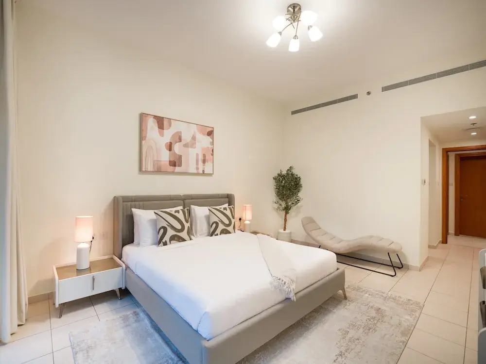 Easygo- Spacious 1bdr Bay Square Busbay
