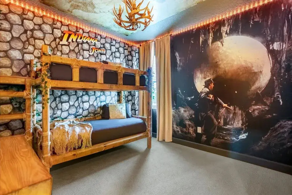 Upstay - Movie Mansion w Cinema-pool Hot Tub-games